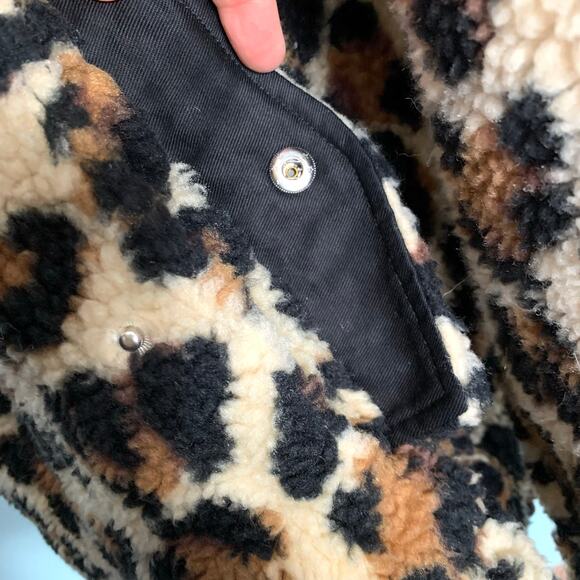 J. Crew Snap-Collar Sherpa Sweatshirt in Leopard Size Medium - Picture 5 of 10